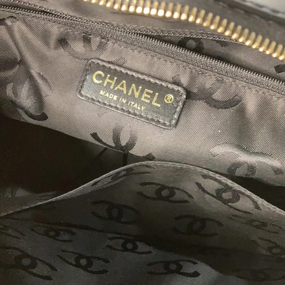 AUTHENTIC CHANEL WILD STITCH PATENT MEDIUM TOTE - Picture 4 of 10